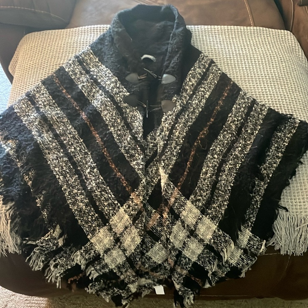 Pre-Owned Accessory St Wrap wit Closures In Front